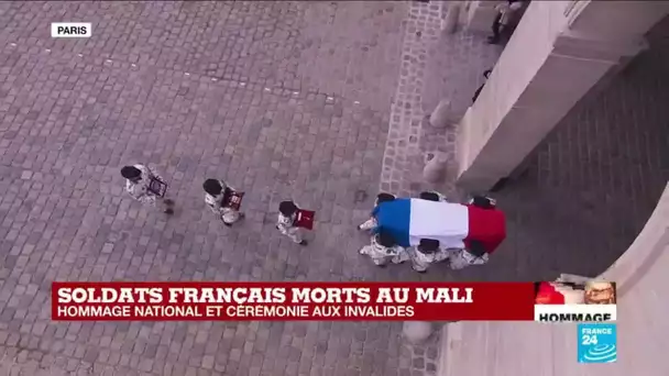 Hommage aux soldats français morts au Mali : sortie des cercueils, la "Marche funèbre" retentit