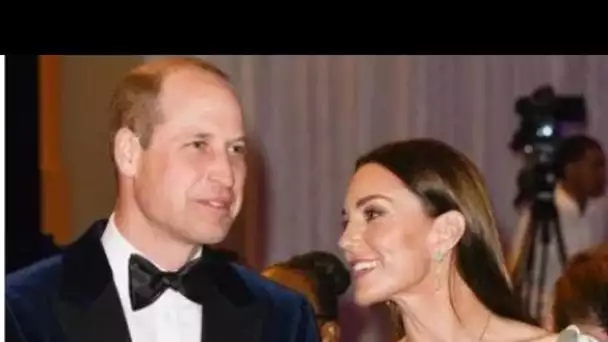 Kate et le prince William pris en flagrant délit d'affection en public - PICS