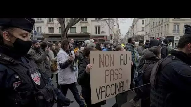 France : l'entrée en vigueur du pass vaccinal isole un peu plus les non-vaccinés