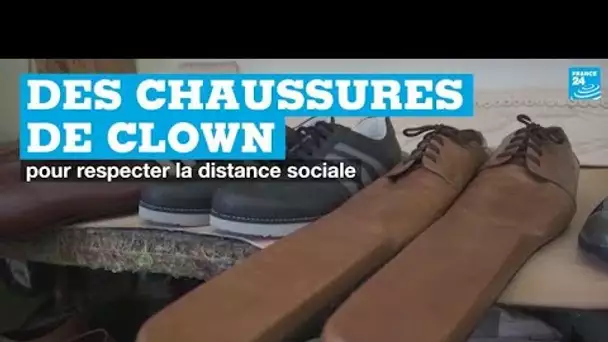 Covid-19 : en Roumanie, des chaussures de clown pour garder la distance