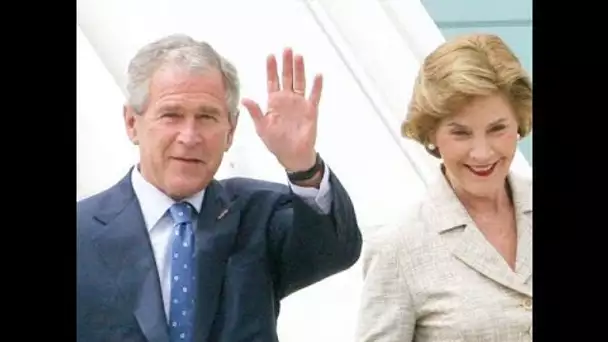 PHOTO – George W. Bush et sa femme Laura fiers de présenter leur petite-fille Cora