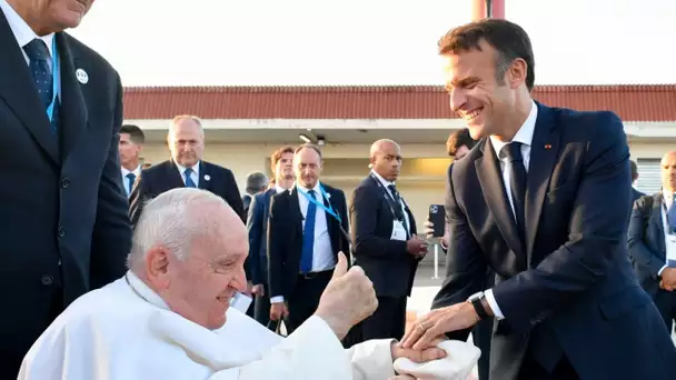 Macron, le Pape, la fessée déculottée et un Renard qui fait l'autruche