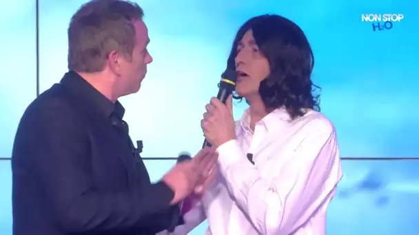 Garou et Gilles Verdez chantent ensemble le tube "Sous le vent"