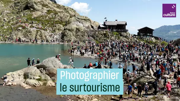 Cette photographe met en lumière le tourisme de masse