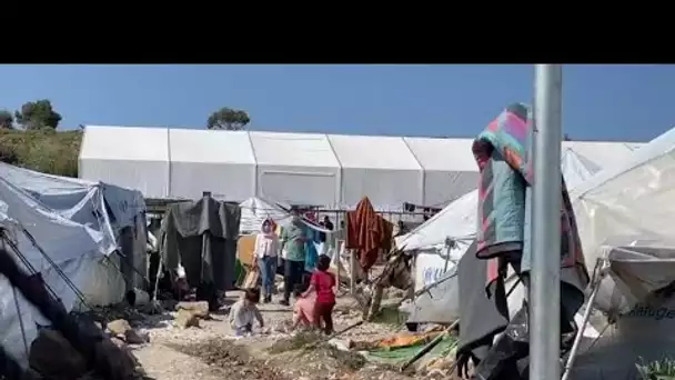 À Lesbos, les conditions de vie précaires des réfugiés dans l'attente d'un asile