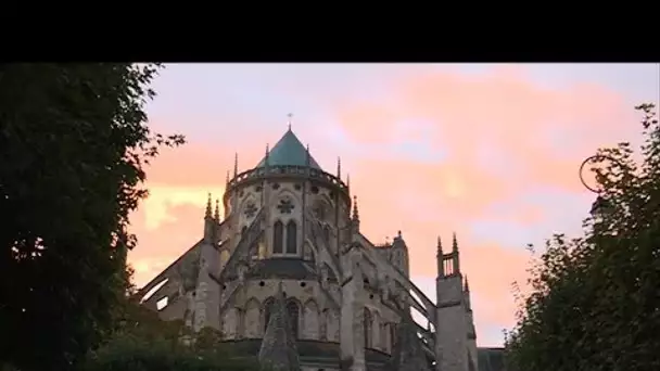 La cathédrale de Bourges, enquête sur la dame de pierre