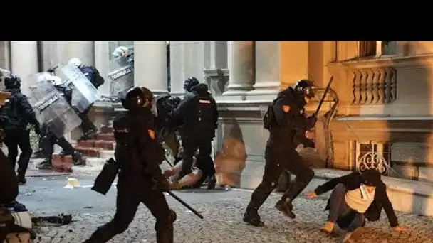 La mairie de Belgrade prise d'assaut