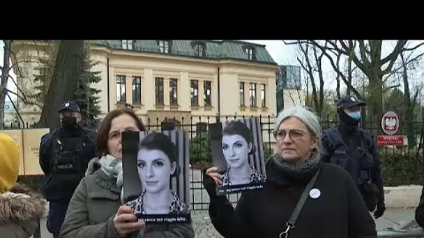 Manifestation en Pologne après la mort d'une femme à cause de la loi anti-avortement