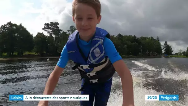 Des sports nautiques sur le lac de Saint-Saud-Lacoussière