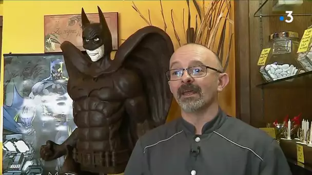 Pâques : Batman immortalisé en statue de chocolat à Gien