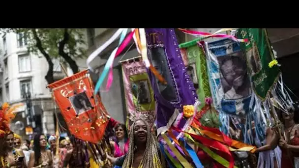 À quelques jours du Carnaval de Rio, les danseurs s'entraînent sans relâche