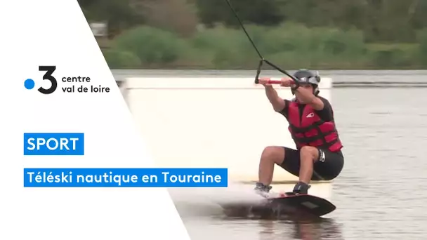 Téléski nautique sur le lac de Rillé en Touraine