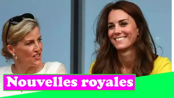 Kate et Sophie partagent un lien avec le tr.ou de c.u.l adoré de Queen "Une destination préférée"