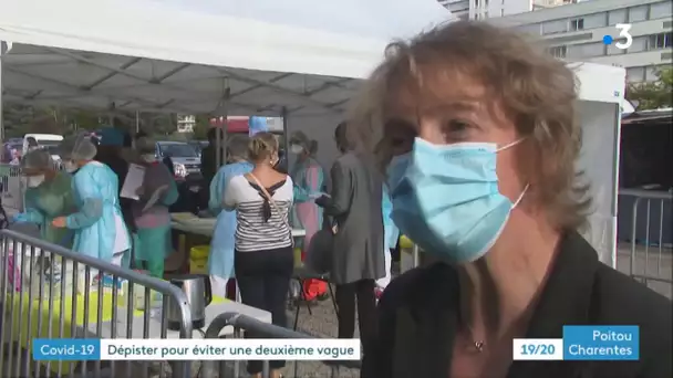 Poitiers : dépistage Covid sur le marché des Couronneries