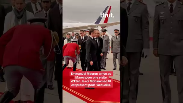 Emmanuel Macron arrive au Maroc pour une visite d’État, accueilli par le roi Mohammed VI