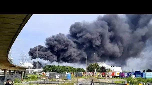 Une importante explosion tue au moins une personne sur un site chimique à Leverkusen