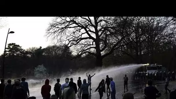 Une fête illégale dispersée au canon à eau dans un parc de Bruxelles