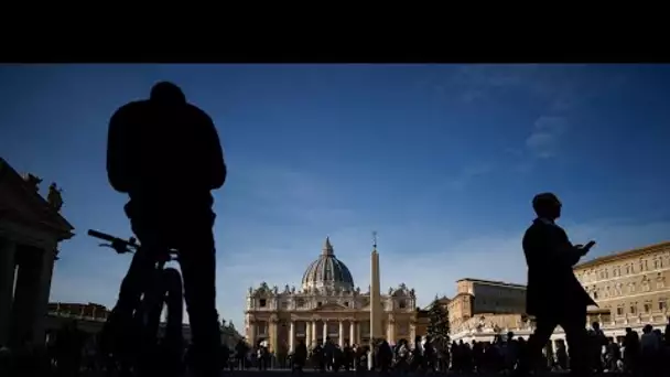 Les funérailles du pape, un rite bouleversé par la renonciation de Benoît XVI • FRANCE 24