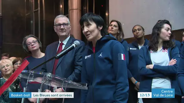 Arrivée de l'équipe de France féminine de Basket à Bourges pour le TQO