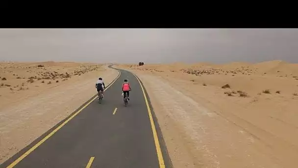 Une piste réservée aux vélos en plein désert de Dubaï