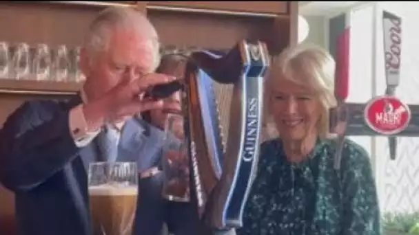 Camilla en points de suture alors que Charles tente de tirer une pinte de Guinness lors d'un voyage