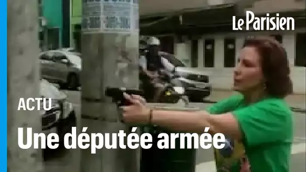 Brésil : une députée pro-Bolsonaro menace un homme avec une arme