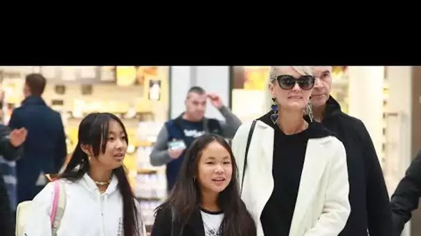 Laeticia Hallyday arrive en France avec sa mère, Jade et Joy  le sourire d’une conquérante