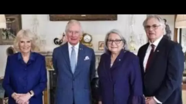 Devoir implacable!' Les fans royaux se précipitent sur Charles et Camilla après le dernier message