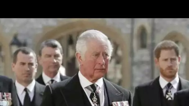 Prince Charles : sa première apparition aux côtés de la reine en tant que consort...