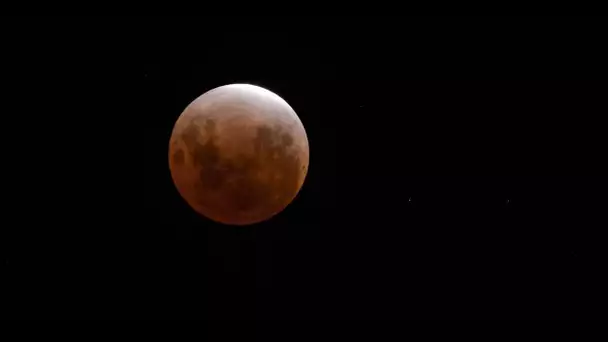 Pour profiter de l'éclipse lunaire, il va falloir se lever (très) tôt lundi