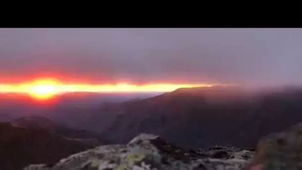 Lever de soleil magique juste au-dessus du Mont Aigoual