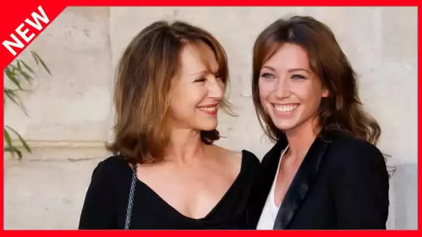 ✅  Laura Smet, nostalgique, rend hommage à sa maman Nathalie Baye