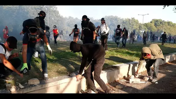 À Paris, une marche pour le climat assombrie par les "black blocs"