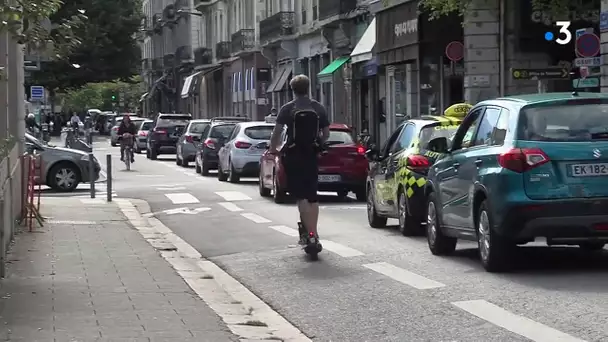 À l'achat ou en libre-service, le vif engouement autour des trottinettes électriques à Grenoble