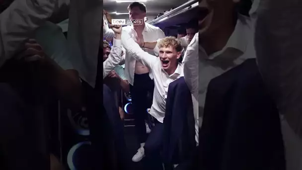 🥳🇦🇹 C'était la folie dans le bus de l'Autriche pour fêter la 1ère place ! #shorts