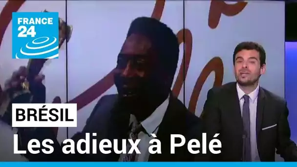 Les Brésiliens font leurs adieux à Pelé : veillée funèbre de 24 H au stade de Santos