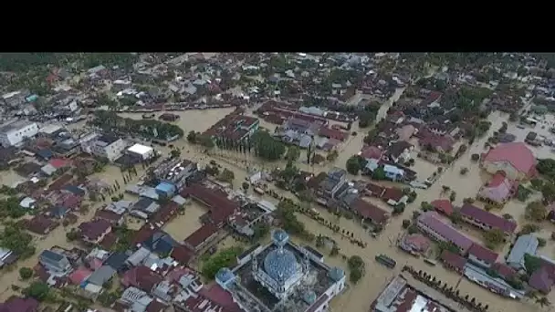 Indonésie : au moins un mort et des milliers de déplacés suite aux inondations sur l'île de Sum…