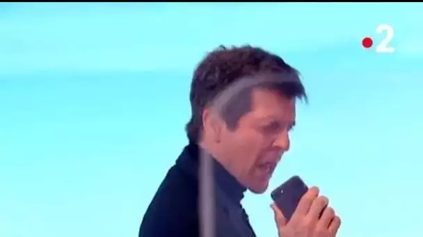Un célèbre journaliste improvise un concert de Johnny en direct sur France 2 : mais...