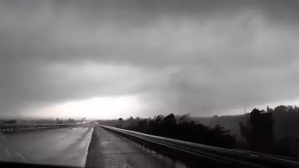 "C'était impressionnant" : des Nordistes filment de l'intérieur la tornade dans l'Hérault