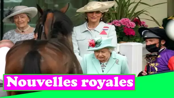 La reine a l'air ravie des performances de son cheval en course le dernier jour à Royal Ascot