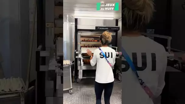 Au village olympique, les athlètes font leurs propres baguettes #shorts