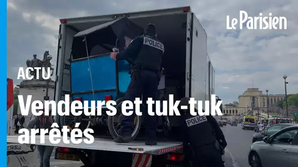 Tuk-tuk et vendeurs à la sauvette contrôlés lors d'une vaste opération de police au pied de la t