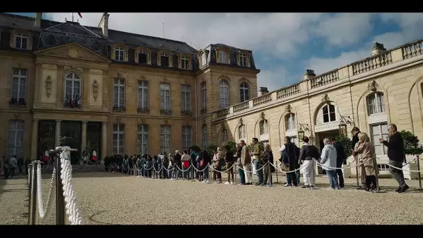 La foule à l'Elysée pour rendre hommage à Jacques Chirac : "On va le suivre jusqu'au bout"