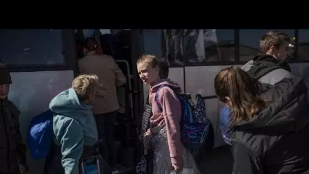 Avec les réfugiés ukrainiens arrivant à la frontière polonaise