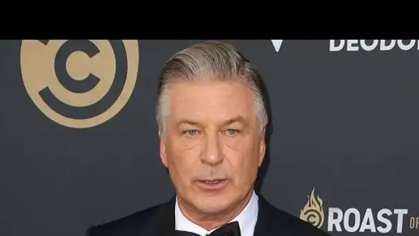 Alec Baldwin tue accidentellement une femme sur un tournage : L’acteur totalement...