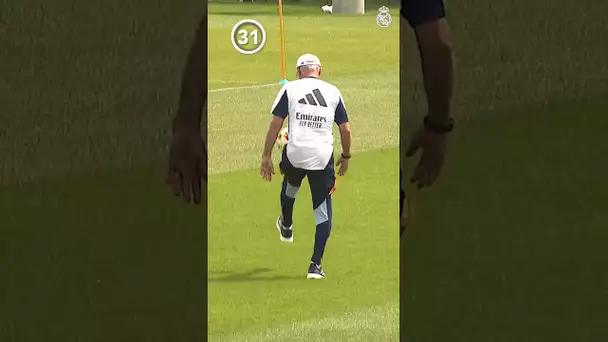 🔥🤩 Carlo Ancelotti c'est vraiment le roi des jongles ! #shorts