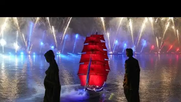 "Voiles écarlates" :  à Saint-Pétersbourg, une fête traditionnelle honore les jeunes diplômés