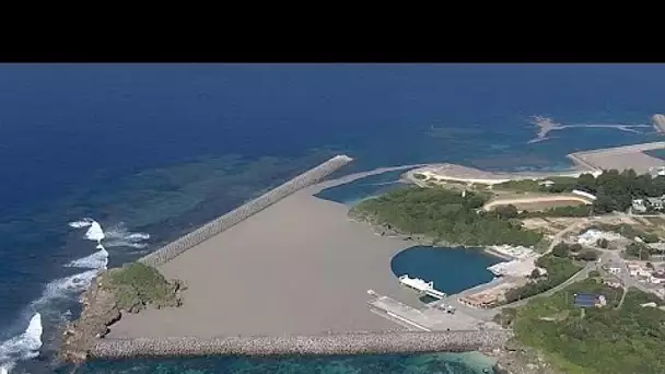 NoComment : des pierres ponces ramassées à la pelle au Japon après une éruption volcanique