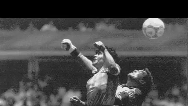 Football : le ballon touché par la "main de Dieu" de Maradona aux enchères