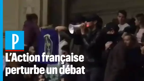 L'Action française perturbe un débat avec François Hollande